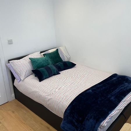 Self-Contained Flat On The 2Nd Floor You Will Share With One Other Guest, In A Family House 2 Minutes Walk From Tufnell Park Station 2Nd Floor With Stairs Лондон Экстерьер фото