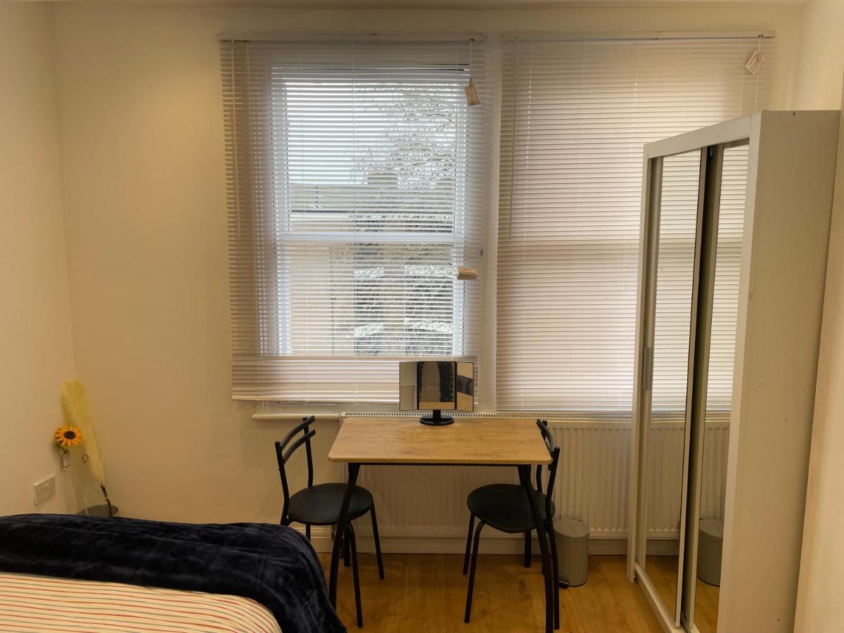 Self-Contained Flat On The 2Nd Floor You Will Share With One Other Guest, In A Family House 2 Minutes Walk From Tufnell Park Station 2Nd Floor With Stairs Лондон Экстерьер фото