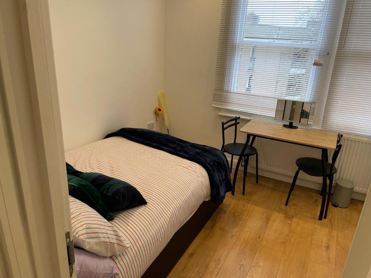 Self-Contained Flat On The 2Nd Floor You Will Share With One Other Guest, In A Family House 2 Minutes Walk From Tufnell Park Station 2Nd Floor With Stairs Лондон Экстерьер фото
